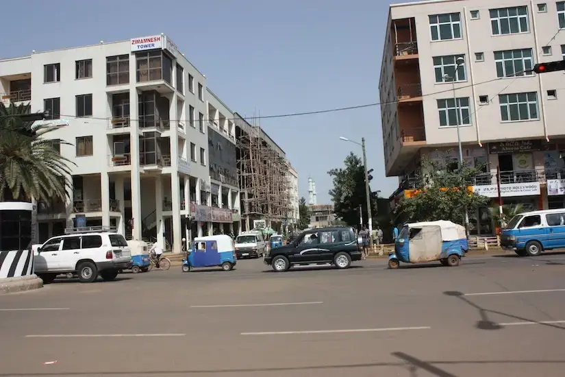 cars on the streets of Bahir Dar