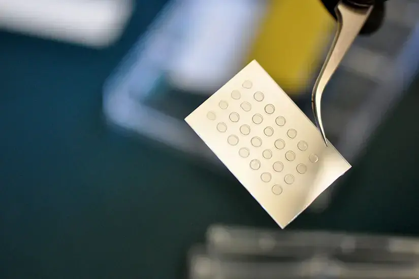 biomaterial array