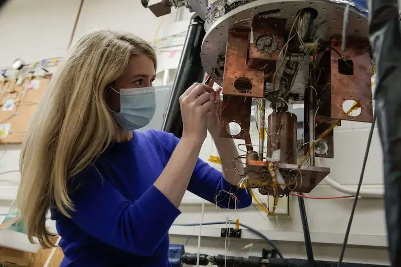 Chloe Gunderson in lab
