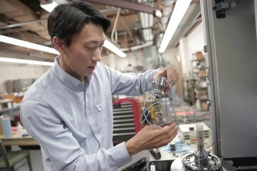 Hiroki Sone working in Lab
