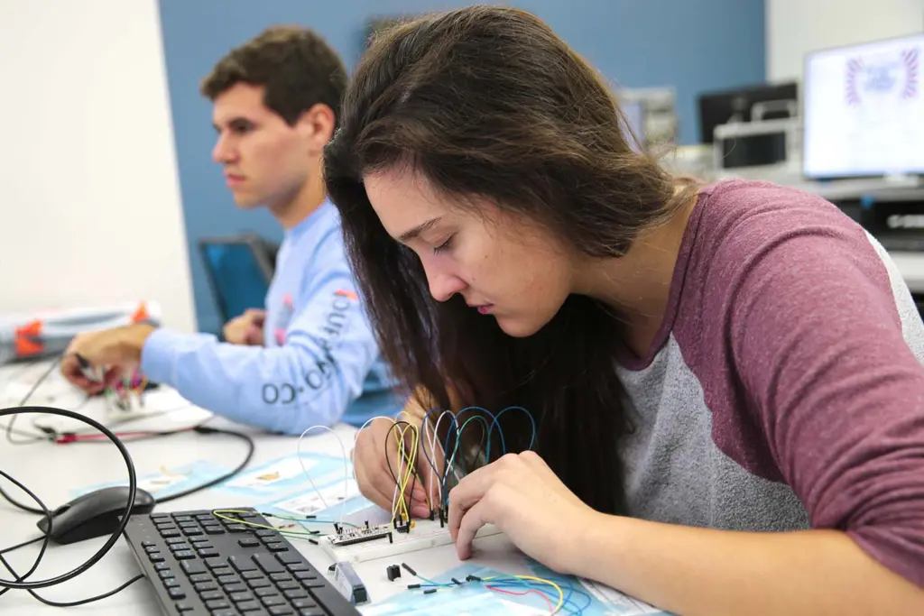 Students workin in lab