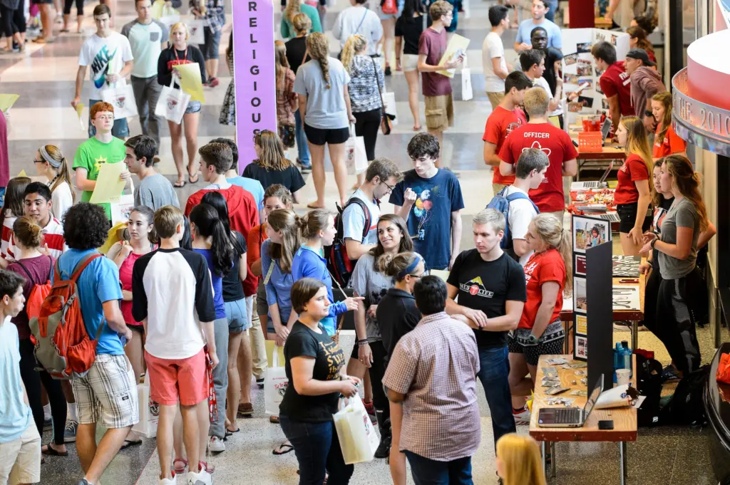 Students at two-day Fall Student Organization Fair