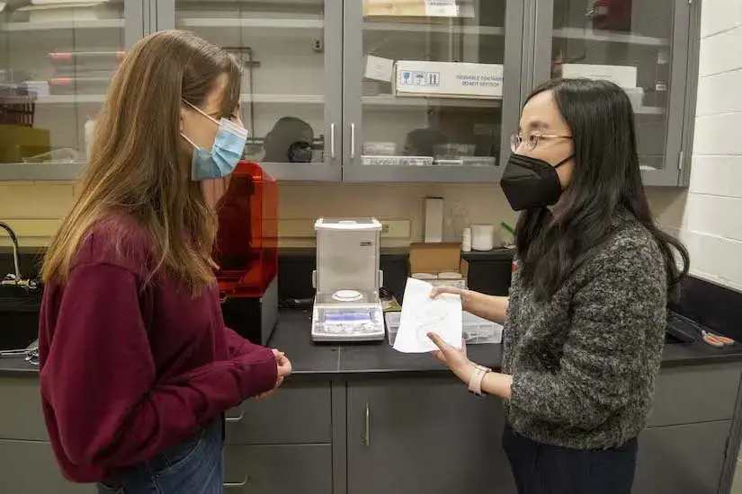 Chu Ma talking with one of her undergraduate researchers, Leena Abdullah Fayyad