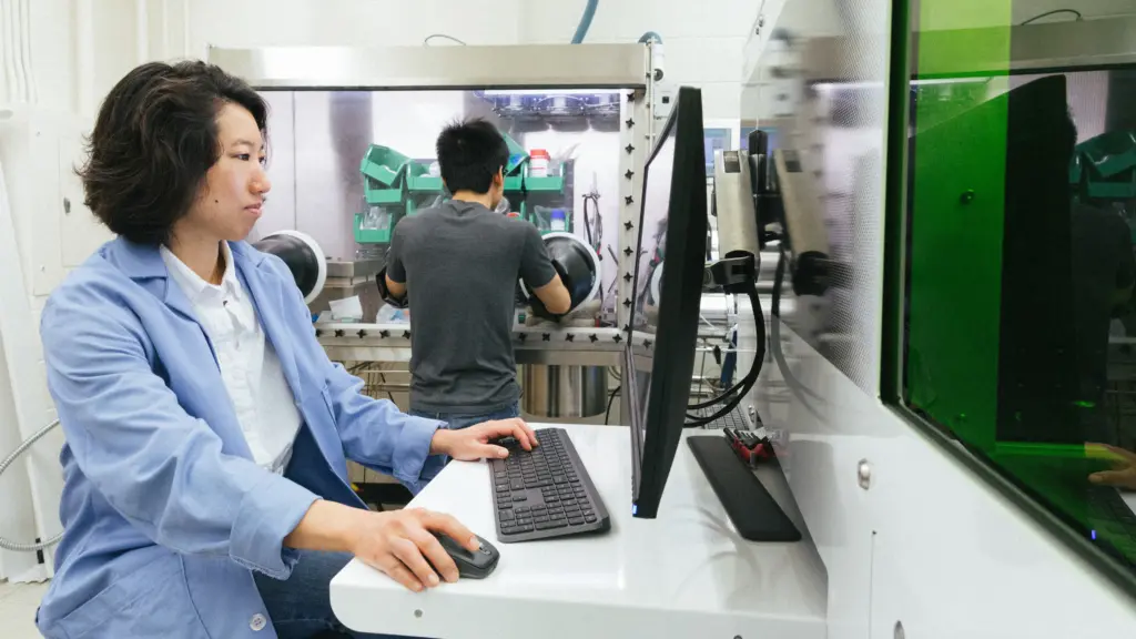 Bonita Goh and Yafei Wang working in the lab