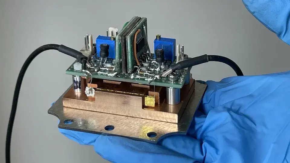 exceptional point-based accelerometer device