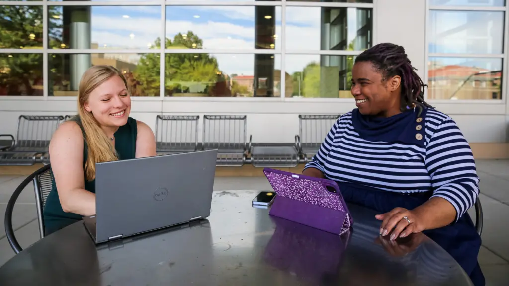 Graduate students Veronica White and Carmen Haseltine