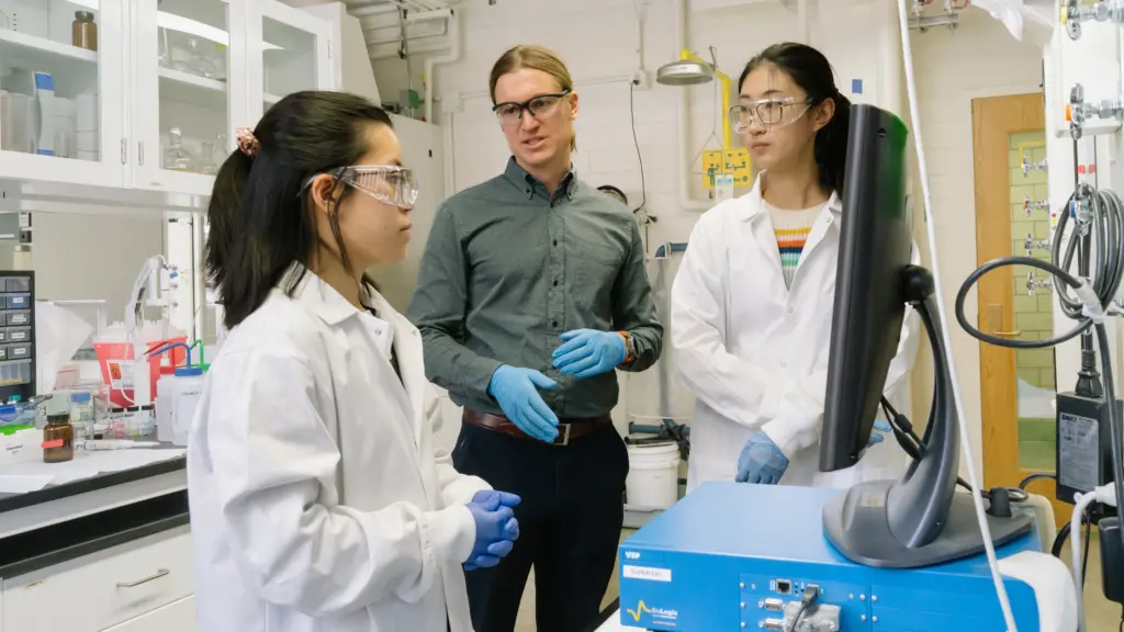 Beichen Liu, Wenxiao Guo and Matthew Gebbie in the lab