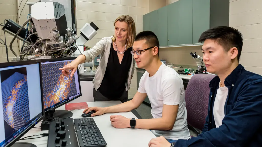 Izabela Szlufarska and graduate students Xuanxin Hu and Nuohao Liu conducting research