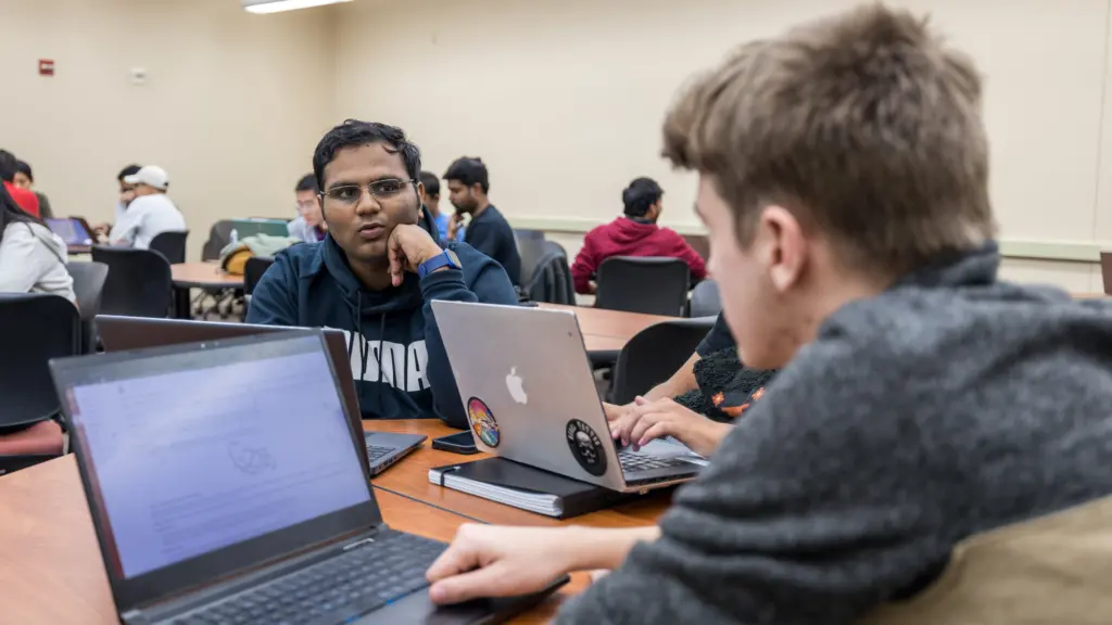 Students critique data visualizations in ISyE 649: Interactive Data Analytics