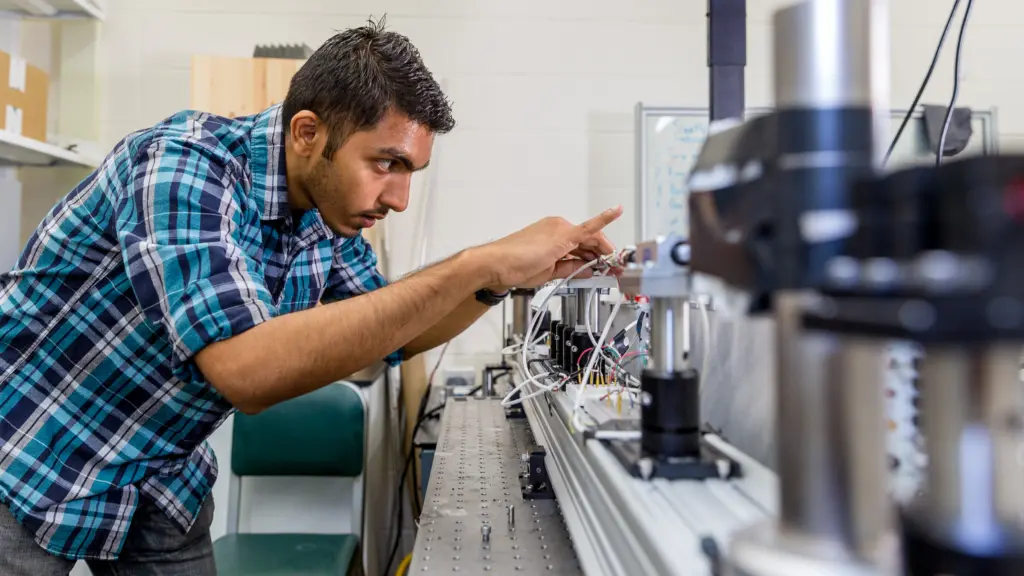 PhD student Bhanugoban Maheswaran works in the lab