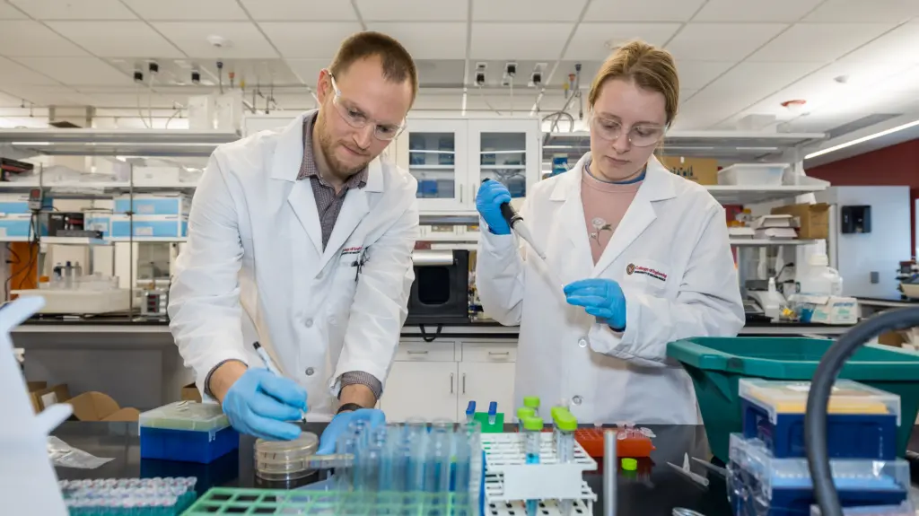 Assistant Professor Quentin Dudley and graduate student Sarah Noga working in new Bluemke Family Biolab