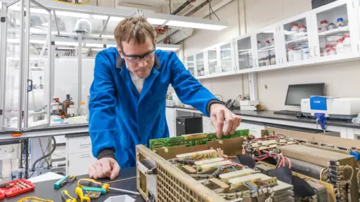 Marcel Schreier working in the lab