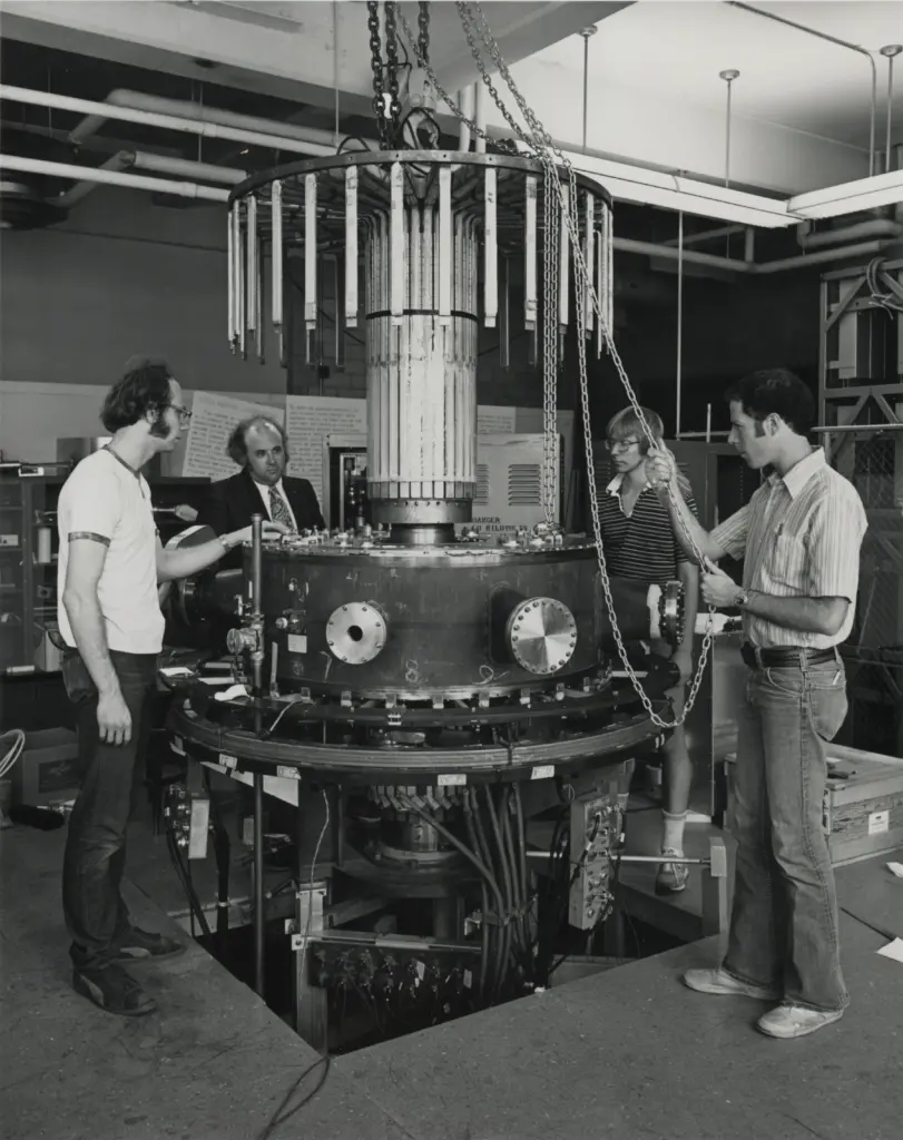 Leon Shohet with PhD students and stellerator